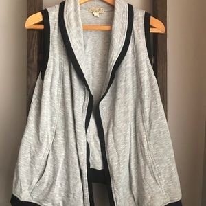 Grey/black vest